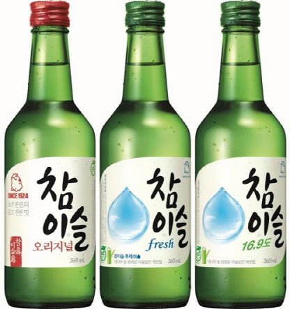 하이트진로가 오는 5월 1일부터 참이슬의 가격을 6.45% 올린다고 밝혔다. <하이트진로 제공>